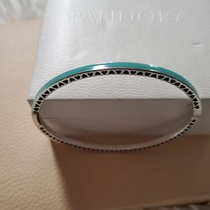 Radiant heart bangle